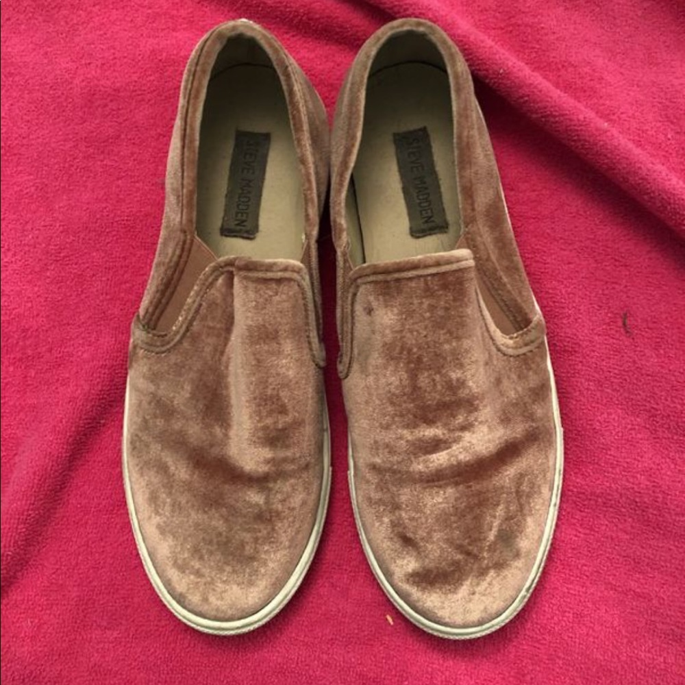 Pink velvet Steve Madden